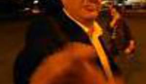 U ZAGREBU ISPRED LISINSKOG SNIMLJEN NEANDERTALAC: Pogledajte primitivizam HDZ-ovog izaslanika na djelu