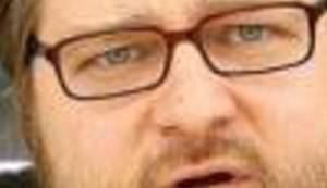 KADA MRŽNJA NAIĐE NA OTPOR: Zagovornik očuvanja čistoće nacije posipa se pepelom, a izdavač mu izbrisao kolumnu