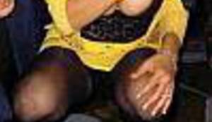 BOGATI NAPRIJED, OSTALI STOJ: Dajem imovinu za pjevačicu koja pjeva na playback, pokazujući nožice i gaćice