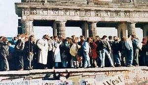 DAN KOJI JE PROMIJENIO SVIJET: Kako se rušio zid što je dijelio ljude