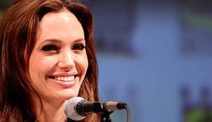 TREBAMO LI ANGELINU JOLIE: Žrtve nose pečat srama, a zločinci danas „normalno“ žive