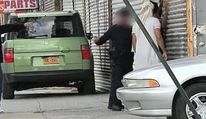 PROFIL RASIZMA UHVAĆEN SKRIVENOM KAMEROM: Ovako reagira budni policajac u dvije sasvim slične situacije