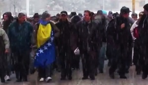 RADNICI SE VRATILI U TUZLU: "Dobit ćete batine, lopovi! Nije gotovo!"