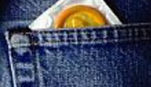 Tko je i zašto je postao vlasnik golemog prezervativa?