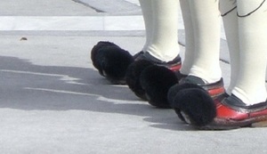 DUŽNIČKO ROPSTVO: Oni ne mogu vratiti dug, a da ne unište gospodarstvo i pobiju stanovništvo