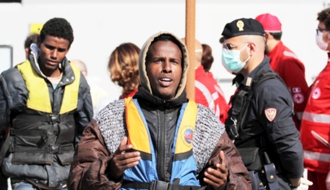 STRAŠNA TRAGEDIJA: Oko 400 migranata utopilo se u Sredozemlju!