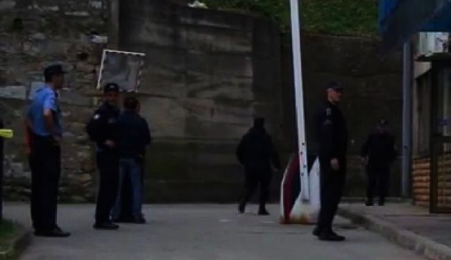 ZBOG EKSTREMIZMA POTEKLA KRV U ZVORNIKU: Napadač ubio policajca, ranio dvojicu pa i sam ubijen