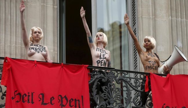 PRVOMAJSKI ŠOVINIZAM: Feministkinje pokvarile zabavu Nacionalnoj fronti, Česi blokirali "svoje" neonaciste 