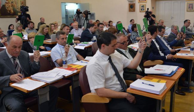 "ŠTO BI DA HOUELLEBECQ VRIJEĐA HRVATE?" Ovako to izgleda kad (lokalni) političari raspravljaju o umjetnosti