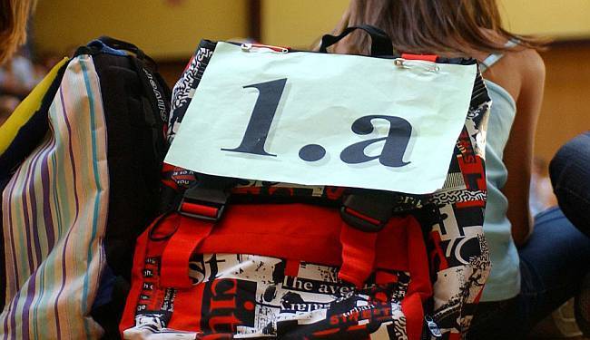 BIROKRATSKO LUDILO: Kako su prvašićima zagorčali polazak u školu