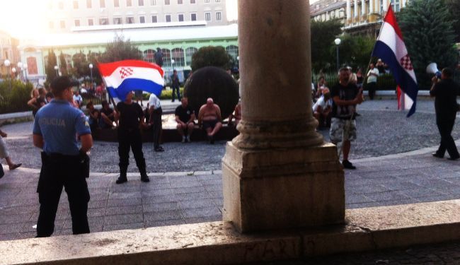 MREŽA EMANCIPACIJE: Osuđujemo napad na novinara Šimičevića i medije koji su huškali nazivom "Kontra-Oluja"