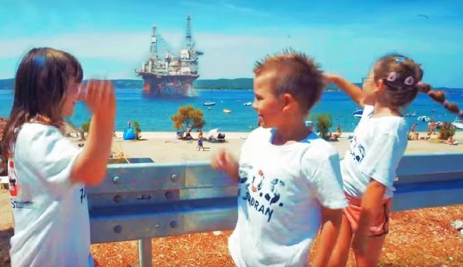 LJETNIM HITOM PROTIV BUŠENJA JADRANA: Imamo sunce, imamo vitar, zašto moramo bit' šupak svita?