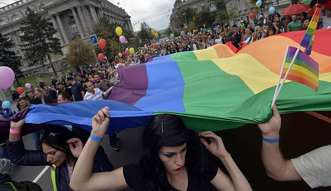 BEOGRADSKA PARADA PONOSA: „Ljudi su bili srećni, čula se muzika sa kamiona, bilo je veselo i šareno i to je ustvari Prajd“