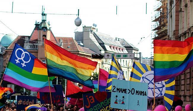 NIJE DA NIJE: "Pedere u logore" jest govor mržnje