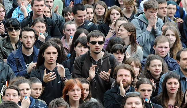 OČEKIVANO BEZ IDEJE I KREACIJE: Što mladima nude političke opcije uoči nedjeljnih izbora