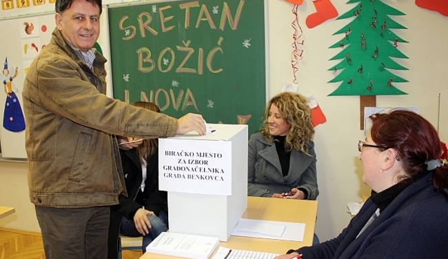 GRADONAČELNICI TURISTI: U Benkovcu i Obrovcu stoluju, u Zadru stanuju