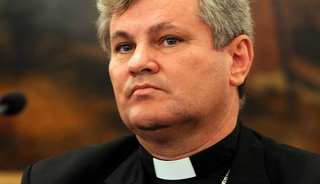 TOP PUČE - BOŽIĆ PROĐE: Hoće li biskup Košić povući svoju fetvu izrečenu Boži Petrovu? 