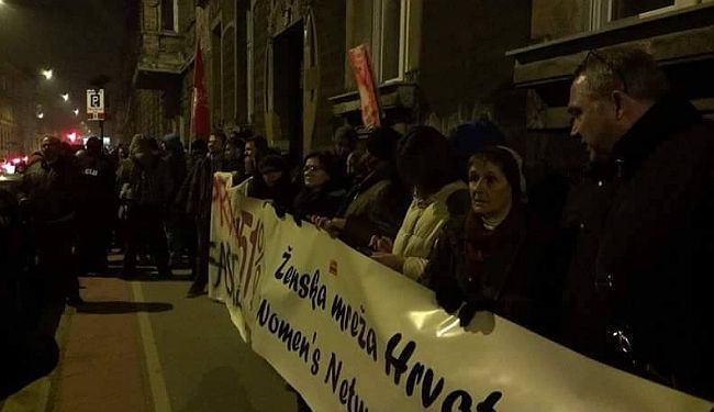 MISA ZA ANTU PAVELIĆA: Petnaestak fašista fizički napalo prosvjednike