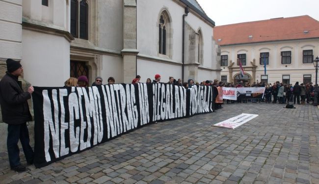 PROSVJED ZA PRAVO NA IZBOR: Pojavio se provokator sa svetom vodicom