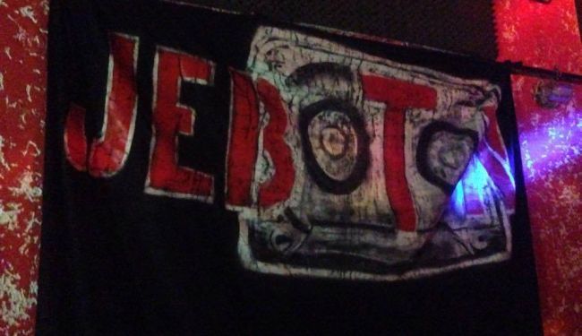 MLADI ANSAMBL - JEBOTON: Kako se 'pokanadila' hrvatska alternativna scena