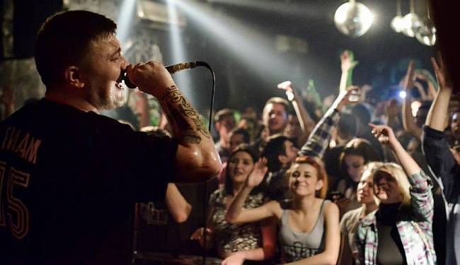 POVRATAK EDE MAAJKE U VELIKOM STILU: „No pasaran, jaran, no pasaran“