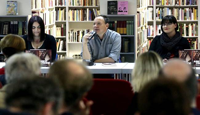 ŽENA S DRUGOG KATA: Najzanimljiviji i najdojmljiviji roman Jurice Pavičića dosad