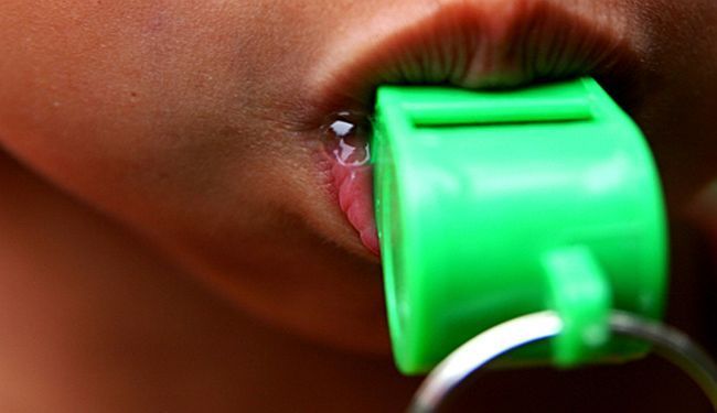 DVE ZVIŽDALJKE ZA KRAJIŠNIKA: Kako smo prekinule promociju knjige ratnog zločinca