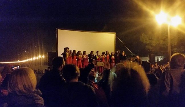 SJAJNI LE ZBOR: Kako veselo opjevati tugu pregolemu - kriminaliziranu solidarnost