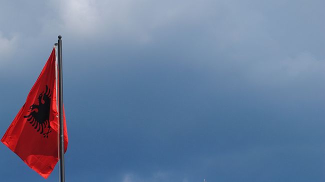 Albanska zastava