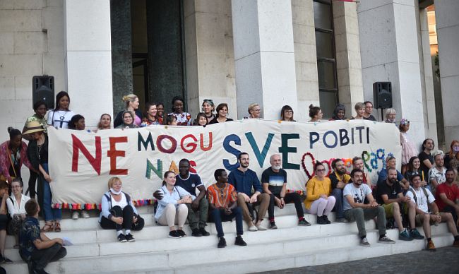 Kolektiv Žene ženama