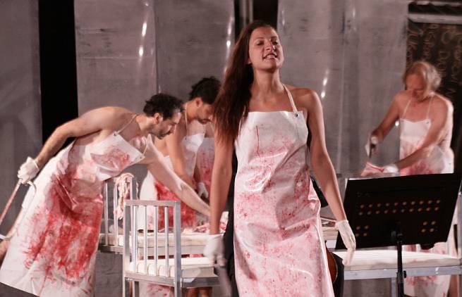 Mali mi je ovaj grob