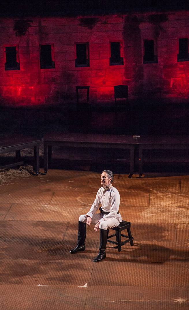 Sprovod u Theresienburgu