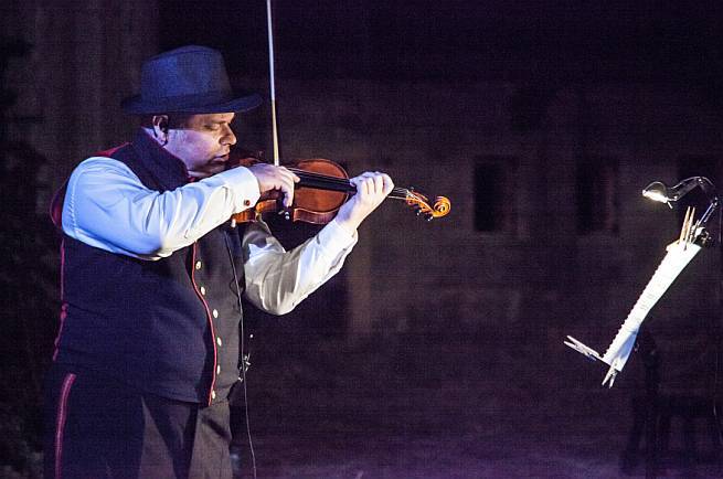 Sprovod u Theresienburgu