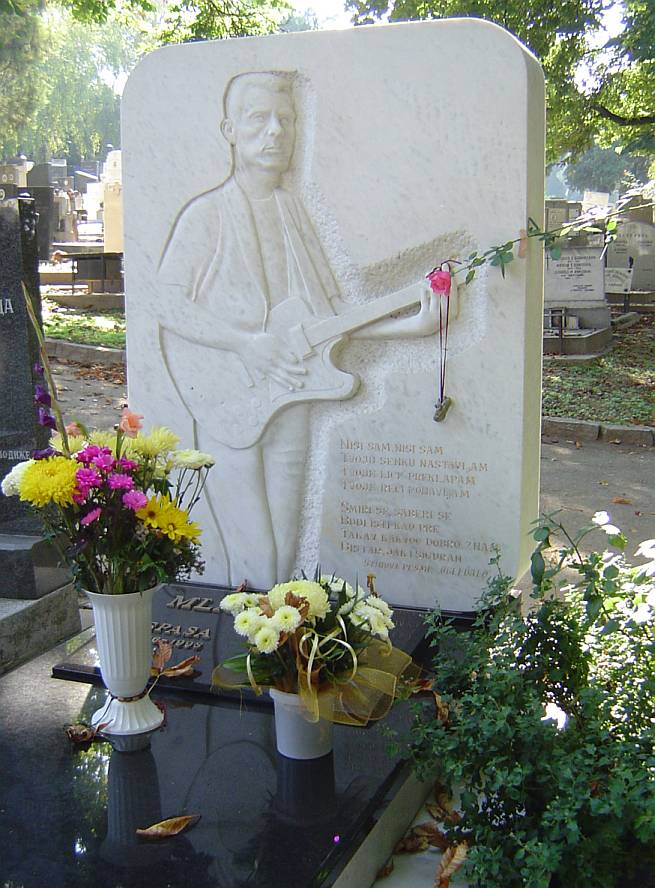 Grob Milana Mladenovića