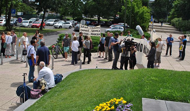 Park Savica crkva prosvjed