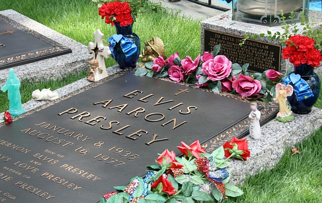 Elvis Presley grave