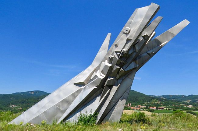 Spomenik hrabrima Ostra