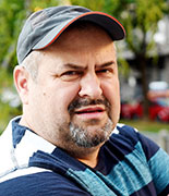 MELANKOLIJA I KUHANJE IVICE PRTENJAČE: Dva kuhana jaja u džepovima kućnog ogrtača