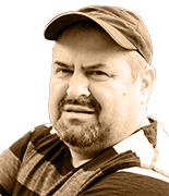 MELANKOLIJA I KUHANJE IVICE PRTENJAČE: Dva kuhana jaja u džepovima kućnog ogrtača