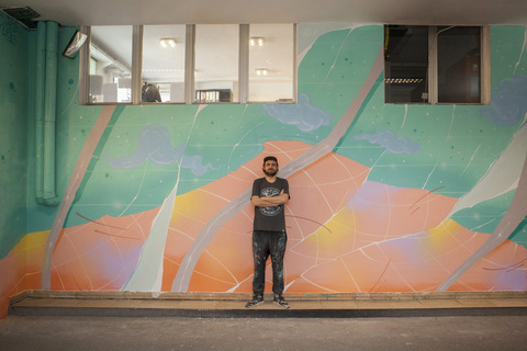 Goran Rakić ispred svog murala