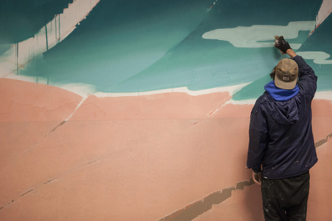 Goran Rakić oslikava mural