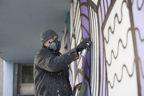 Slaven Kosanović Lunar oslikava mural