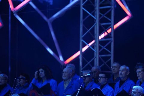 Beskompromisni spektakl u 35 fotografija