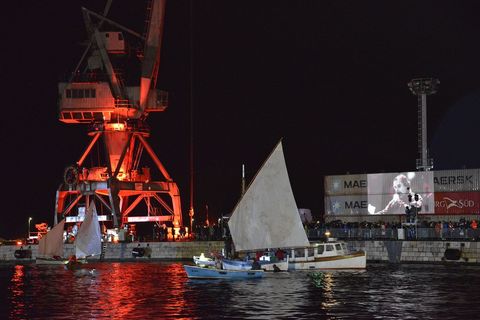 Beskompromisni spektakl u 35 fotografija