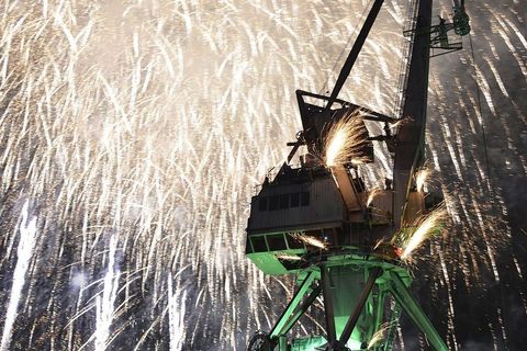 Beskompromisni spektakl u 35 fotografija