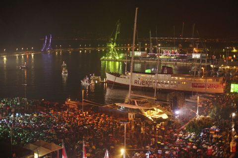 Beskompromisni spektakl u 35 fotografija