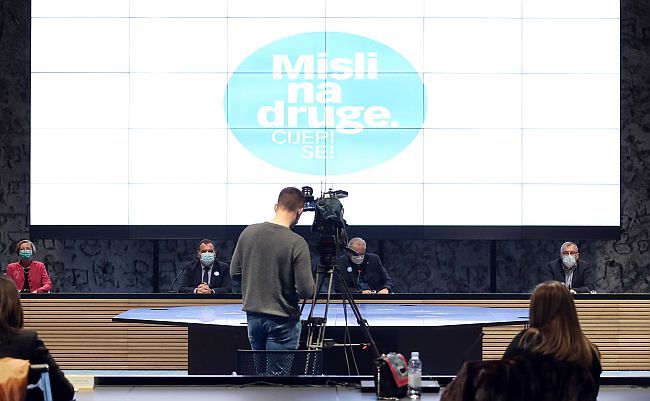 Misli na druge. Cijepi se.