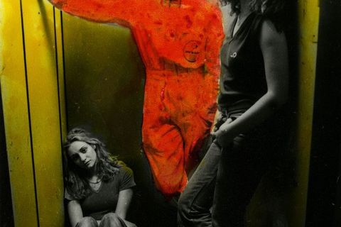 Obojana fotografija iz 1980. godine – Davorin Bogović s prijateljicama u liftu