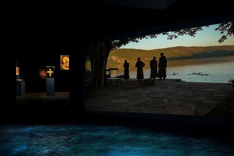 Postav i vizualni identitet izložbe "Visovac - Duhovnost i kultura na Biloj stini" iz 2019. godine