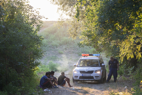 DAVOR KONJIKUŠIĆ - FOTOGRAFIJE S GRANICE: Što raditi s patnjom koju sam vidio?